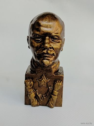 Бюст В.И. Ленина.