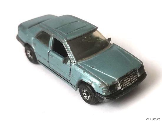 Машинка Модель Mercedes 300E Matchbox