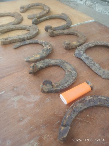 Старинные подковы, разных эпох. Одним лотом.