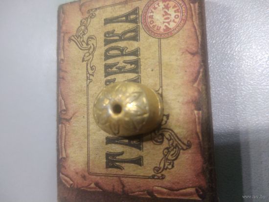 Накладка. С рисунком цветка. Полностью в позолоте.