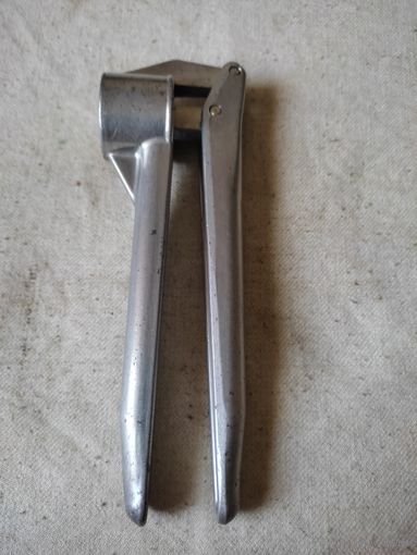 Чесночница СССР (1), алюминий, клеймо. См. описание.