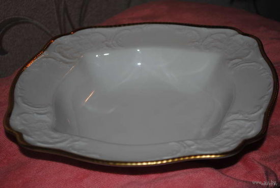 Фарфоровое Блюдо/Тарелка из серии: Classic Rose Сollection, производство Rosenthal group Germany, диаметр 25 см. Фарфор, деколь, позолота. Германия, Rosenthal, 1974-1982 гг.
