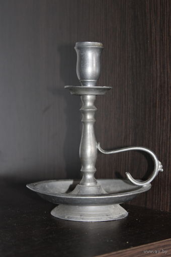 Оловянный подсвечник с ручкой, клеймо.
