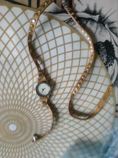 Часы наручные с ремешком.  В коллекцию,ремонт,на запчасти.Состояние на скане.