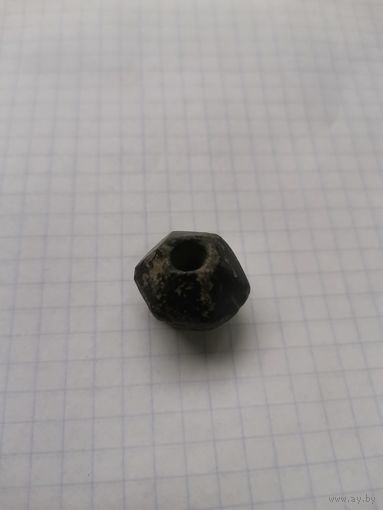 Крупная бусина.