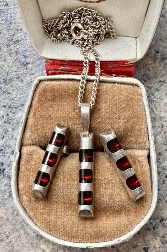 Серьги и кулон на цепочке комплект