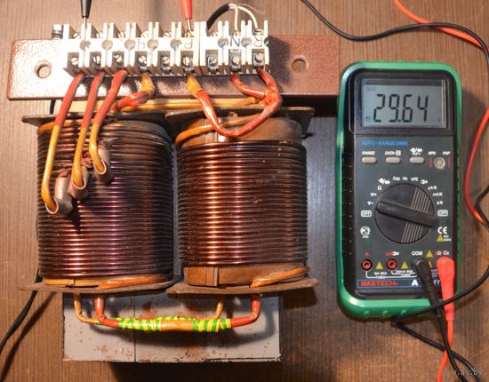 Трансформатор силовой,вес порядка 14 к.г.,диаметр вторички 3м.м. Выход от 29 до 36 Вольт.