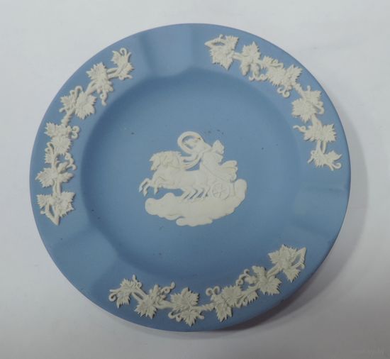 Пепельница фарфоровая фирмы Wedgwood 40-50-е годы Англия. Диаметр 11.3 см.