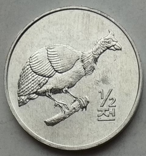 Северная Корея (КНДР) 1/2 чона 2002 г. Мир животных. Цесарка