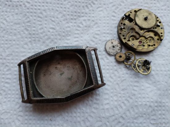 Корпус часов. Серебро. Остатки механизма.
