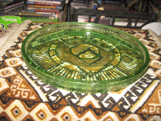 Подставка, поднос. Зеленое стекло 2,5х22,5 см.