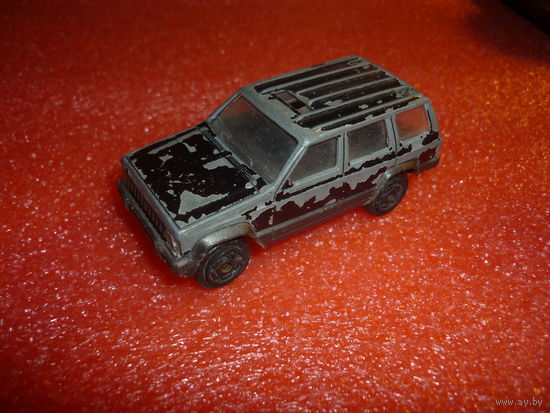 Модель авто Jeep CHEROKEE 4x4 . Majorette. масштаб 1:60.