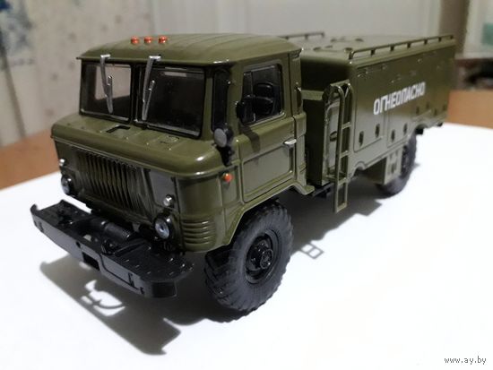 Военавто "ВСЗ-66" ("Легендар. Грузов. СССР"), на шасси "ГАЗ-66". Журнал и открытка прилагаются.