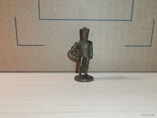 Металлический солдатик "типа киндер", высота 4 см.