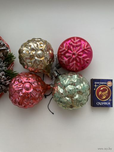 Лот елочных игрушек.