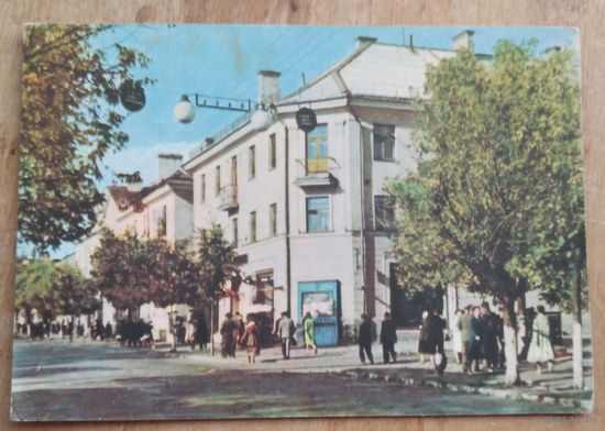 М. и А. Ананьины. Брест. Советская улица. 1961 г. Чистая