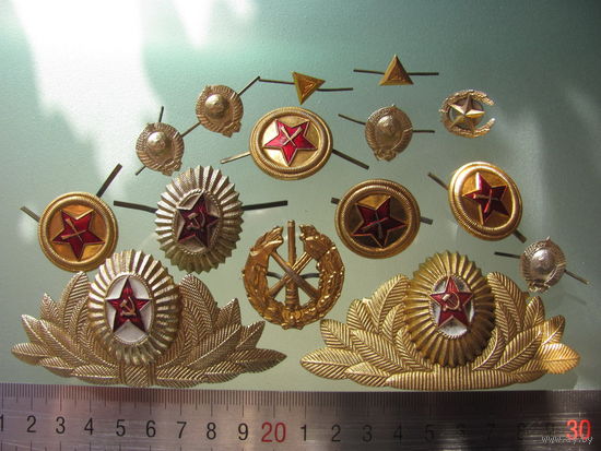 Кокарды.