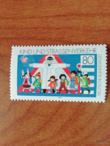 ФРГ 1983 марка "Дети и безопасность дорожного движения" (чистая**) Mi.1181 каталог 2.00 евро