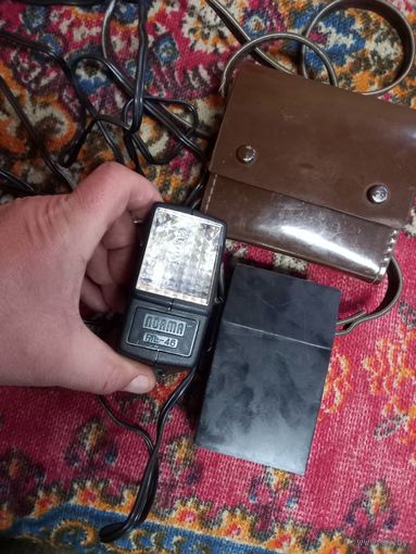 Назад в СССР Фотовспышка NORMA FIL-46 с кожанном футляре и питанием от баттареек