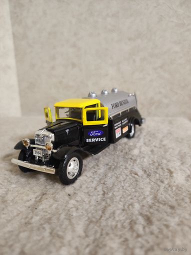 Машинка 1:43