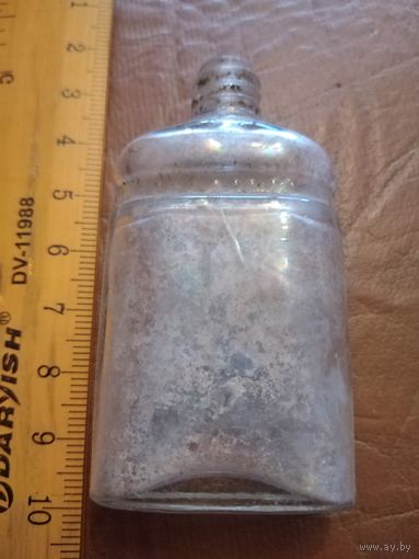 Бутылочка старая.