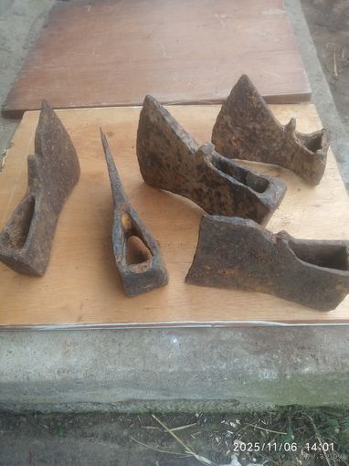 Старинные крепкие топоры 5 штук