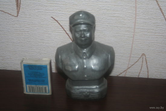 Бюст Мао Цзе Дун