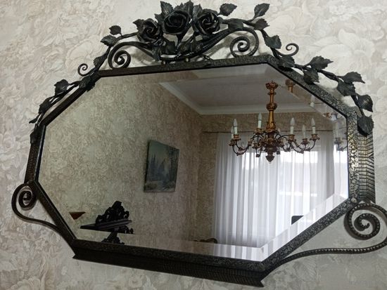 Винтажное зеркало.