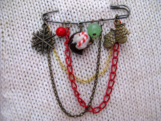 Зимняя брошь-булавка ручной работы