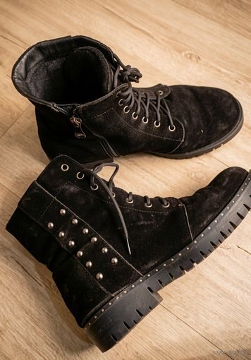 Замшевые ботинки