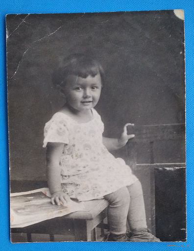 Фото девочки. 1920-30-е. 9х12 см
