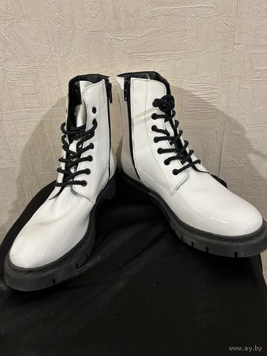 Белые ботинки полусапожки Tamaris размер 39 Germany