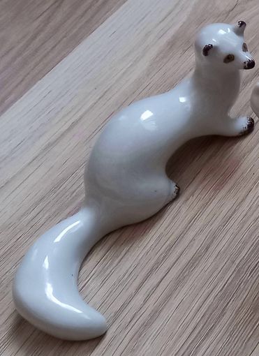 Фарфоровая статуэтка Ласка Куница