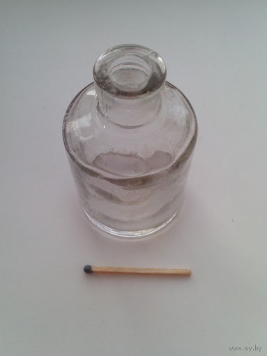 Бутылка аптечная.