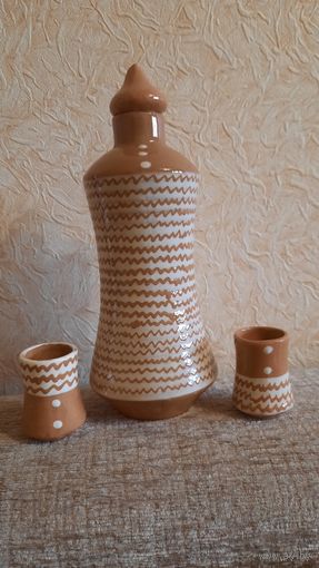 Набор времен СССР штоф-бутылка с двумя стопками. Возможно грузинская керамика