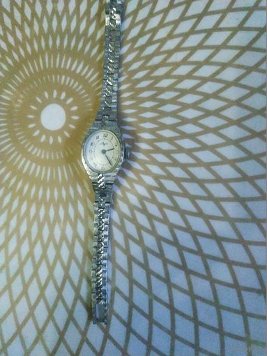 Часы наручные Луч с браслетом.Состояние на скане. В коллекцию,ремонт,на запчасти.