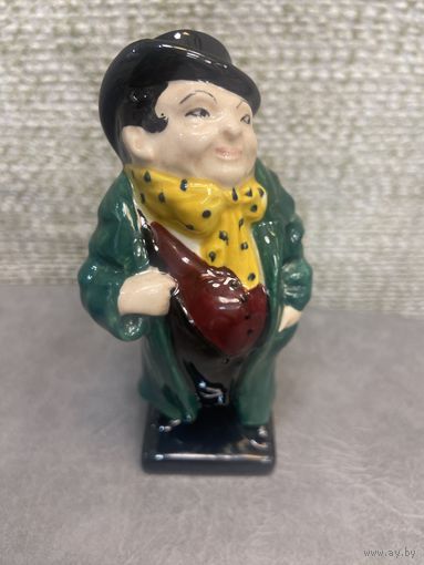 Фарфоровая статуэтка Royal Doulton  Тони Уэллер Диккенс. Англия высота 11 см.