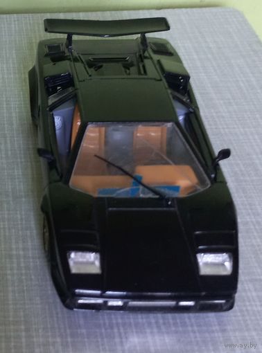 Модель 1:24 Lamborghini coutach 1988