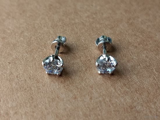 Серьги гвоздики