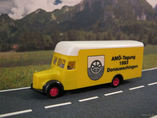 Модель грузового автомобиля Mercedes. Масштаб HO-1:87.