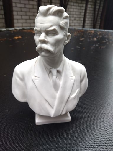 Бюст Горький