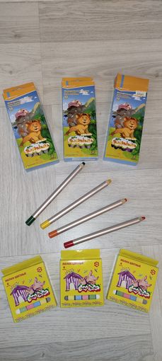 Акварельные карандаши, мелки+обычные мелки.