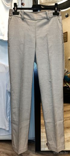 Брюки школьные H&M бежевого цвета, р.160 (рус. размер 40)