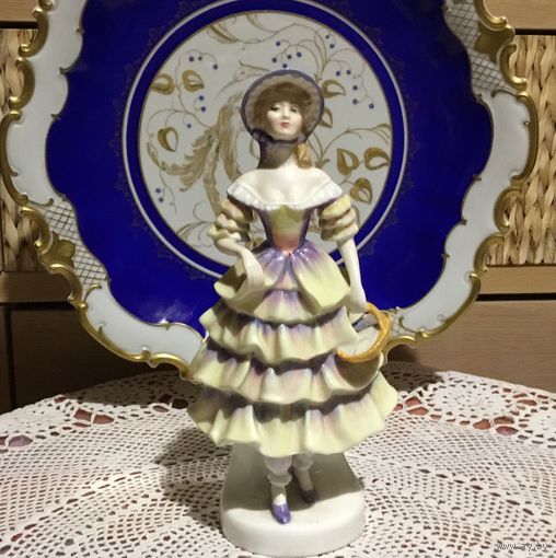 Статуэтка Барышня с корзинкой в Люксе! Royal Doulton Англия Распродажа!