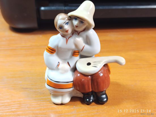 Статуэтка фарфоровая Пара с бандурой с рубля