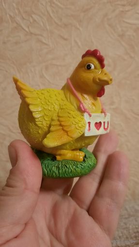 Керамическая фигурка курицы начала 2000-х годов