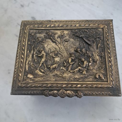 Старинная шкатулка. Бронза??, латунь??? Европа.