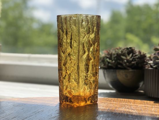 Ваза цветное стекло Чехия винтаж 20 х 8см