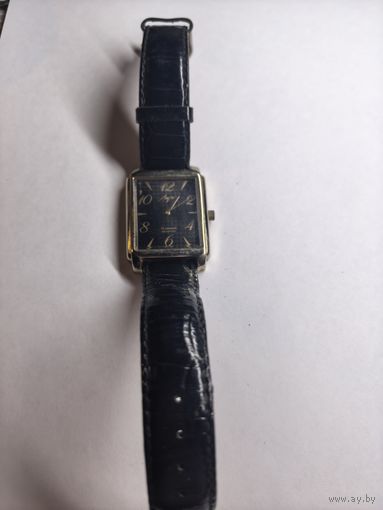 Часы Луч . Идут . С рубля без МЦ.