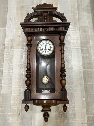 Старинные настеннные часы Le Roi a Paris